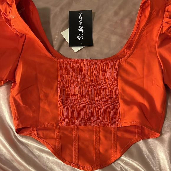 Orange v shape top - Picture 4 of 4